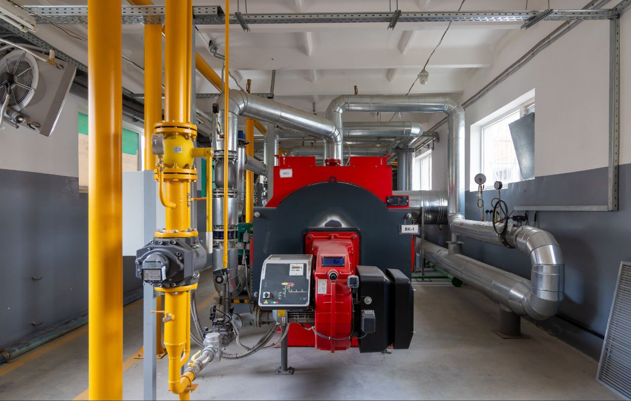 Труба с дымом из ТЭЦ